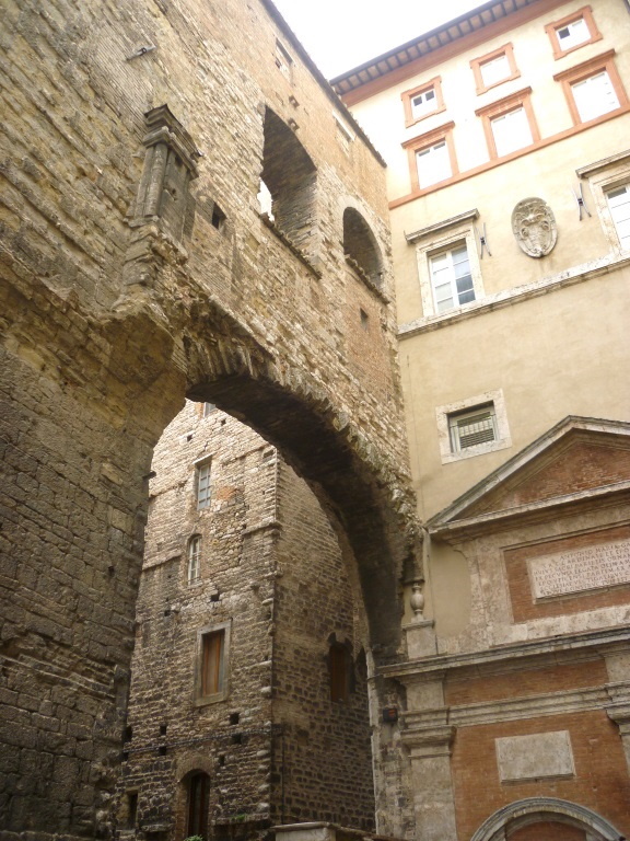 Perugia - Via Maestà delle Volte