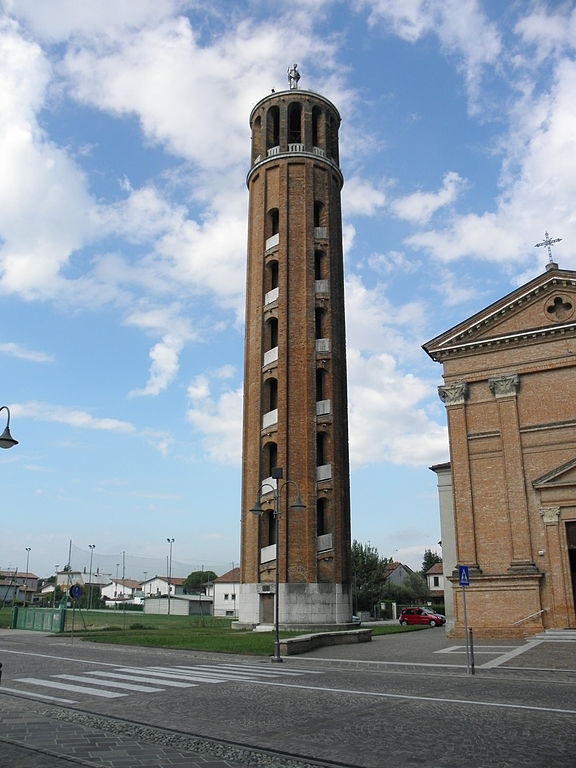 Quarto d'Altino, il campanile della chiesa parrocchiale di San Michele Arcangelo