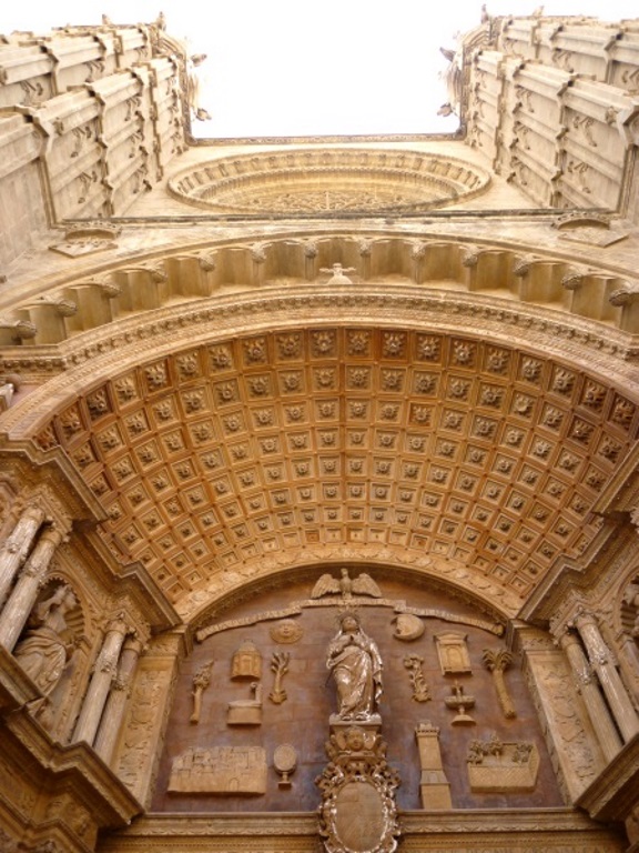 Palma - Catedral de Santa María EXT. DAY