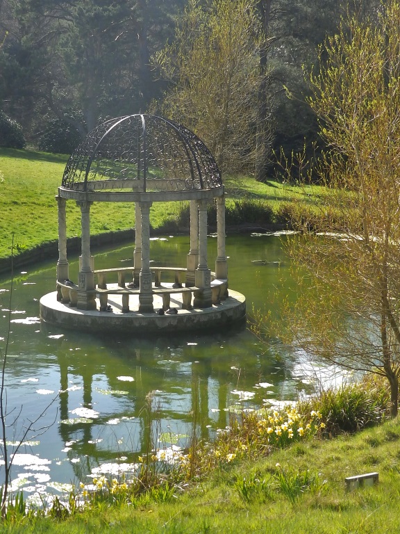 Rushpool Hall - Lake and Fountain